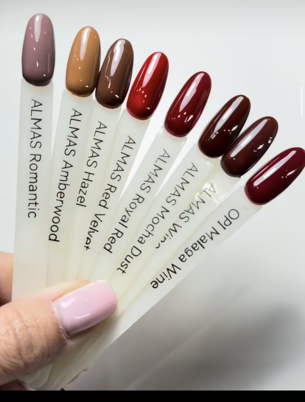 Nuancier de teintes chaudes gel du bordeaux au nude